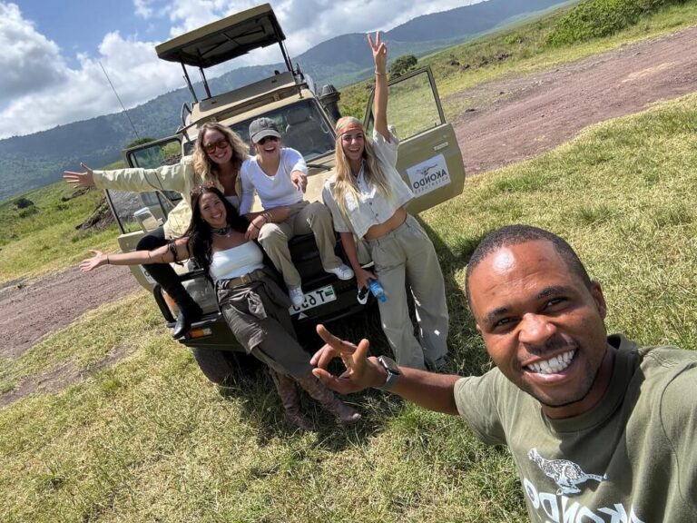 Akondo with clients